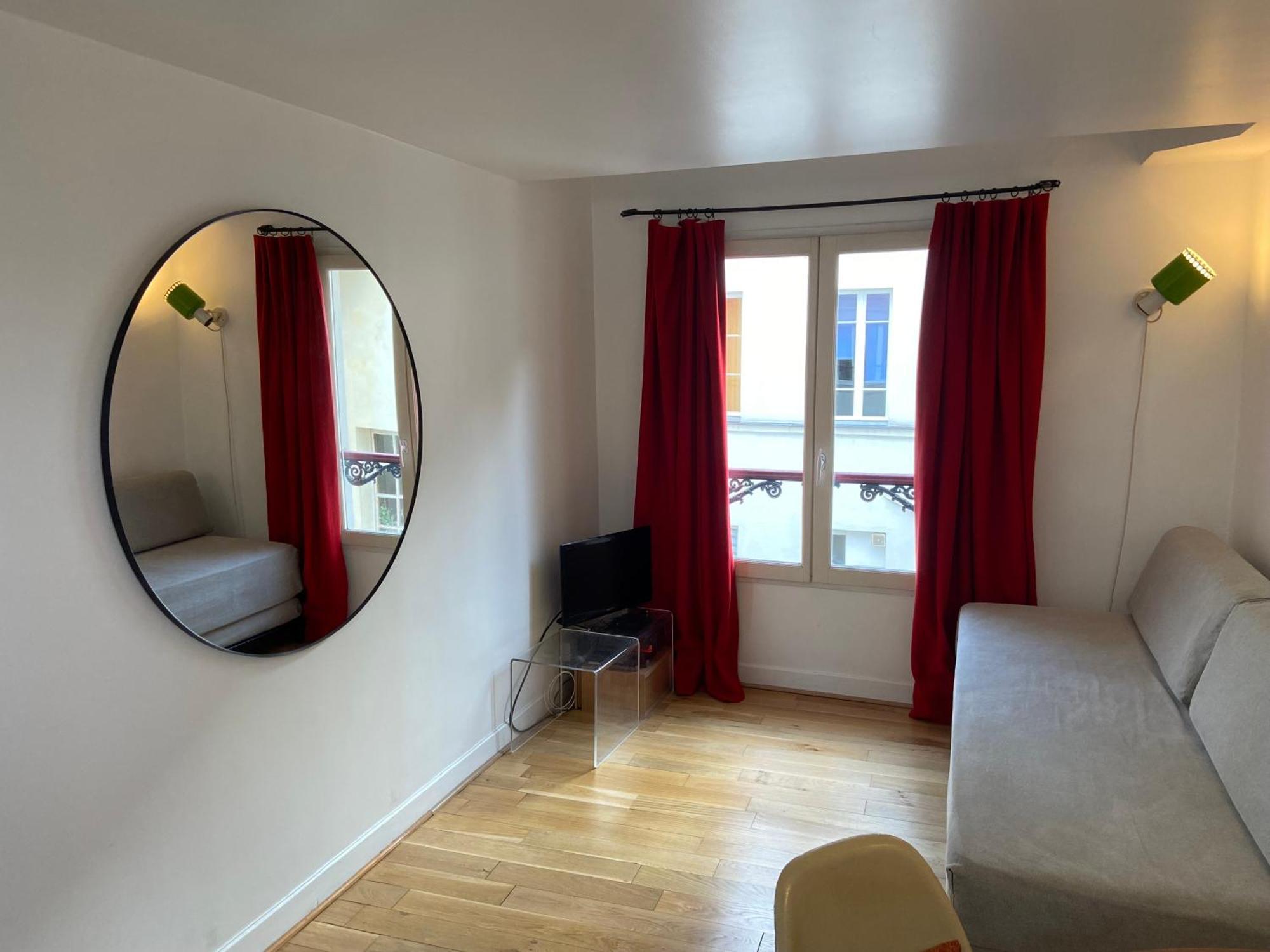 Marais With Mezzanine Parijs